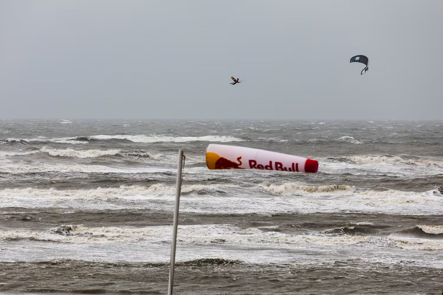 Red Bull Megaloop 2025: Storm day, new champions — and 10 riders spotted on Orca fins